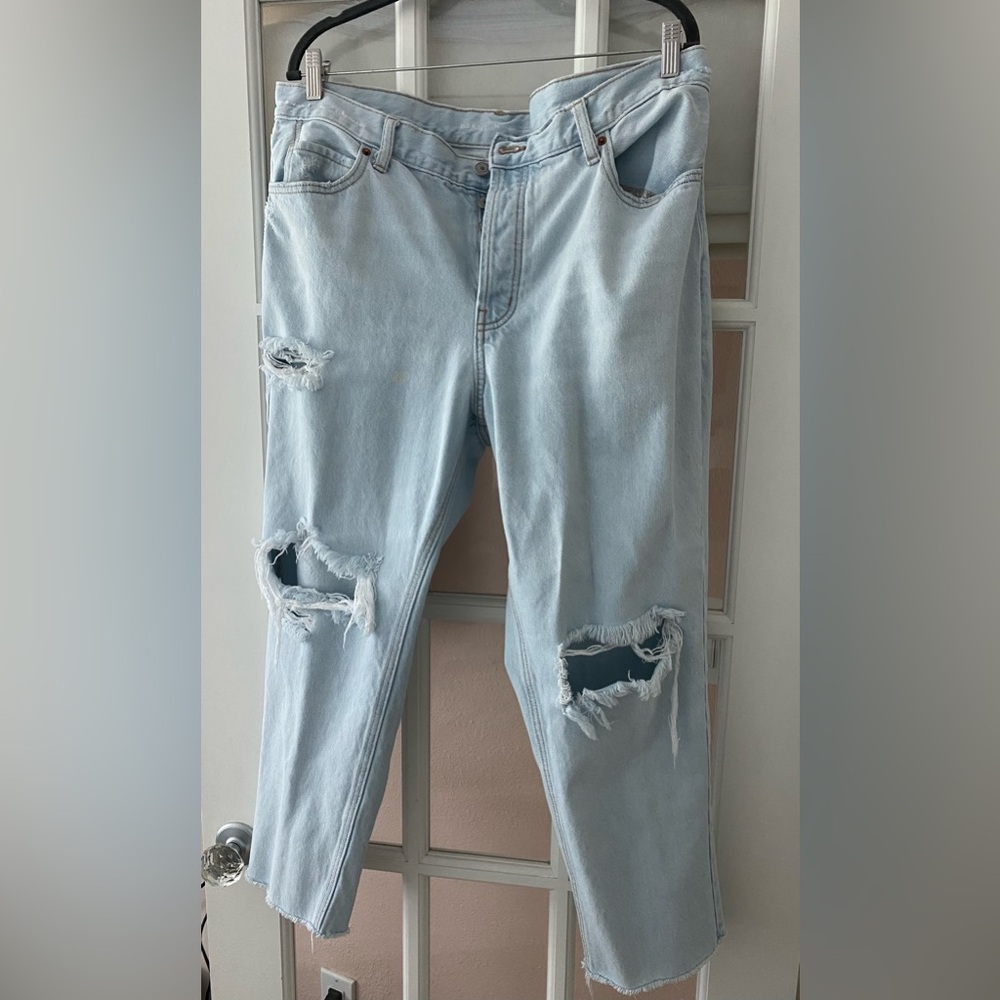 Old Navy Slouchy Straight Jeans, Women’s Size 14. Inseam 25 in.
